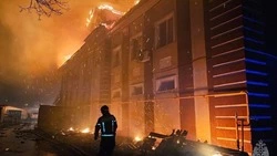 Здание бывшей школы полыхало в Южно-Сахалинске