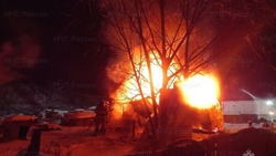 Пожарные оперативно ликвидировали ночной пожар в Южно-Сахалинске