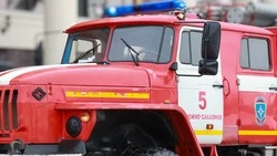 Десять пожарных тушили чердак жилого дома в Южно-Сахалинске