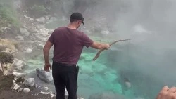 Туристы сварили яйца в термальном источнике на Итурупе 