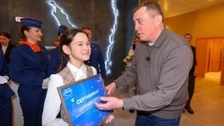 Валерий Лимаренко исполнил мечту юной сахалинки с «Елки желаний»