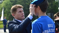 Васильковые береты Президентского полка вручили сахалинцам