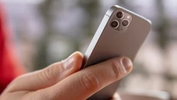 Житель Сахалина решил пересчитать срок трудового стажа по телефону и лишился 54 тысяч рублей