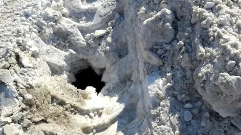 Житель Южно-Сахалинска провалился в канализационный люк