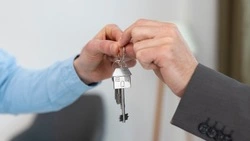 В Госдуме предложили списывать ипотеку учителей в малых городах и селах