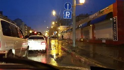 Мощный циклон на Сахалине: сильный дождь, пробки и «реки» на дорогах
