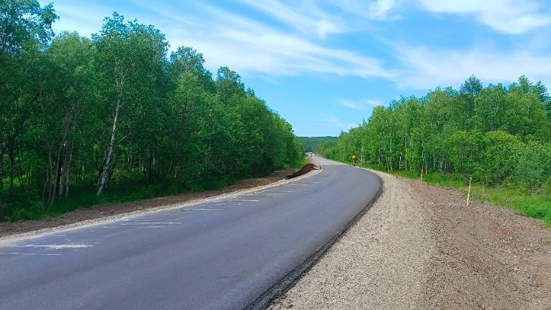 Участок трассы Смирных — Тымовское одели в асфальт