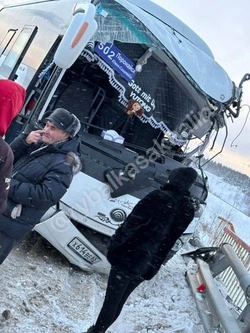 Пассажирский автобус попал в ДТП под Взморьем Долинского района