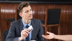 Житель Южно-Сахалинска отдал свой банковский счет в распоряжение мошенников