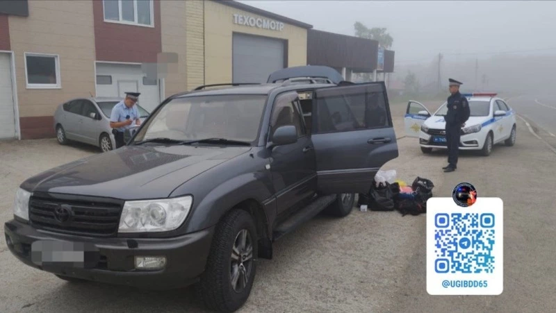 Нервный водитель попался с наркотиками инспекторам ДПС в Смирных