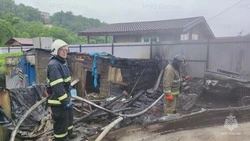 Частный дом горел в селе Корсаковского района