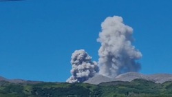 Пепловые выбросы зафиксированы на вулкане Эбеко  30 и 31 августа