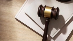Экс-судью на Сахалине из-за уголовного дела лишили почетной отставки и повышенных выплат