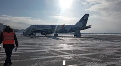 Из самолета «Авроры» вывели более 100 человек в Южно-Сахалинске из-за задымления