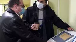 Андрей Хапочкин подарил поликлинике Южно-Сахалинска особый регистратор