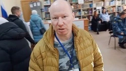 Писатель Денис Чернов показал старт президентских выборов-2024 в Долинске