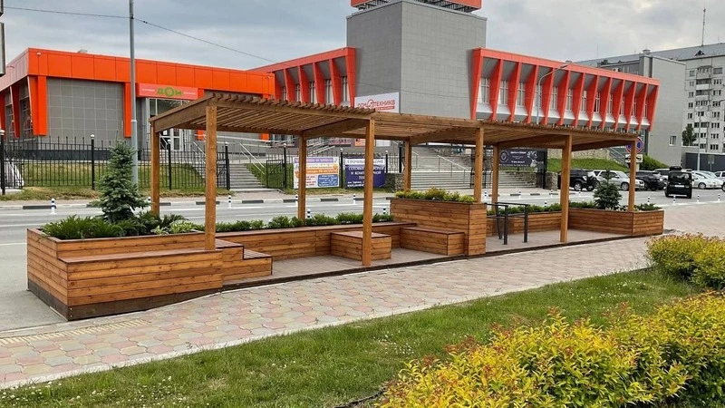 «Тут никто не будет сидеть». В Южно-Сахалинске появилась зона отдыха на парковке