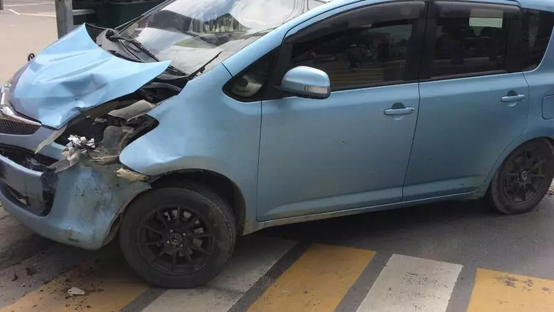 В центре Южно-Сахалинска на перекрестке столкнулись иномарки