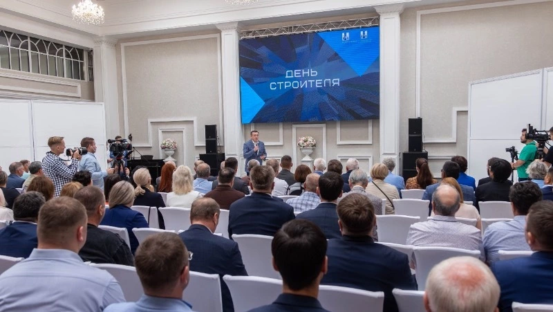 Лучших сахалинских строителей наградили в преддверии профессионального праздника