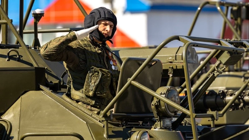 Южно-Сахалинск отметил 80 лет Победы: грандиозный парад войск и техники — фоторепортаж Sakh.online