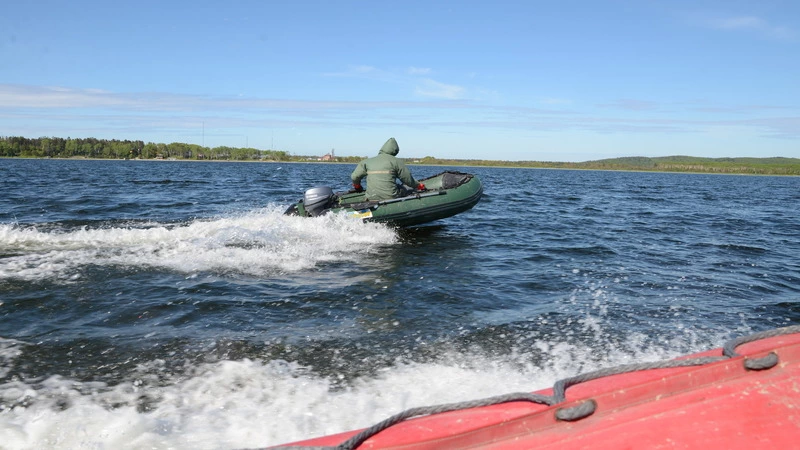 Трое рыбаков пропали на лодке с неисправным мотором у берегов Сахалина
