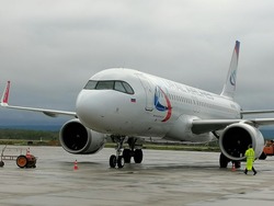Первый прибыл: самолет «Уральских авиалиний» приземлился в Южно-Сахалинске