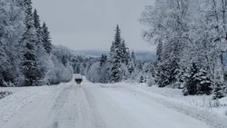 Трассу на западе Сахалина закрыли для общественного транспорта из-за циклона