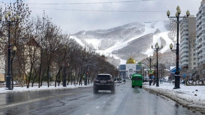 Дождь со снегом и сильный ветер ожидаются в Южно-Сахалинске 22 ноября