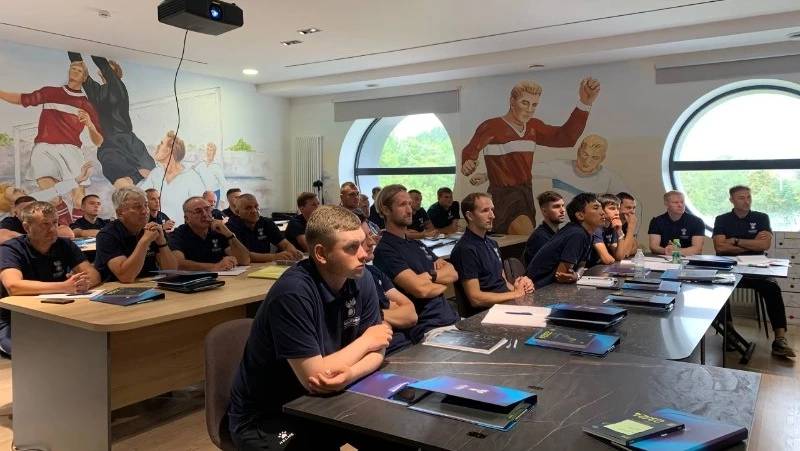 Футбольные тренеры с Сахалина прошли международную аттестацию 