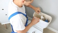 Рабочие устранили протечку в доме жительницы Сахалина после жалобы губернатору