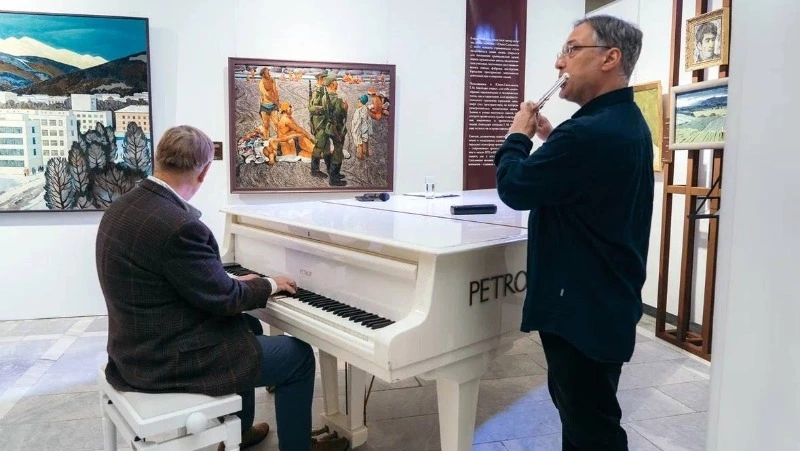 «Поющий музей. Глава вторая» пригласил гостей на вечер поэзии, музыки и моды в Южно-Сахалинске