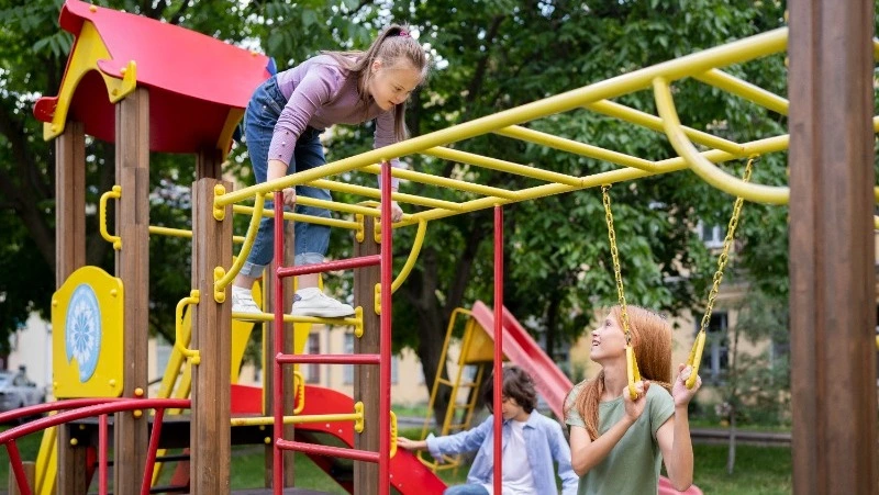 Новые детские площадки появятся в 16 районах Сахалинской области