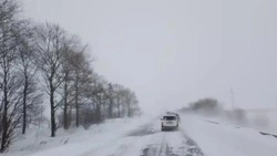 На Сахалине во время метели организуют сопровождение транспортных колонн