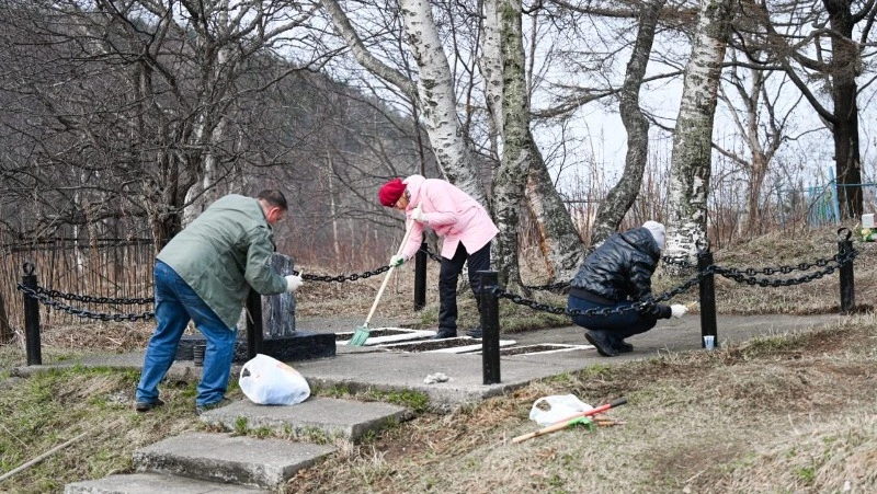 ДЭК вносит вклад в сохранение памяти: энергетики благоустраивают места захоронений участников ВОВ