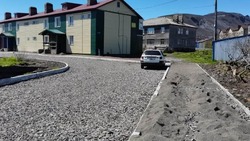 Благоустройство двора на Сахалинской в Северо-Курильске вышло на финишную прямую