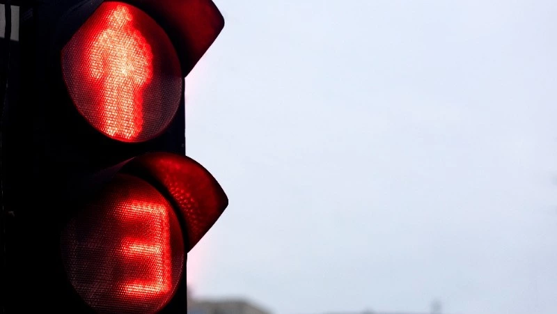 Новый светофор с вызывной кнопкой установят возле школы в Луговом