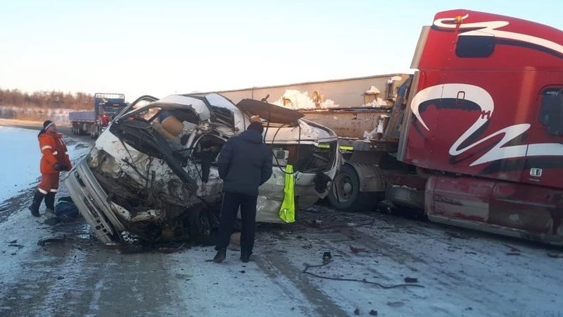 Сахалинцы бросились на помощь семье погибшей в ДТП молодой матери