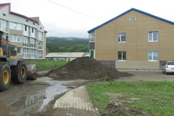 «Город песка»: в Северо-Курильске продолжают уборку улиц после разлива рек