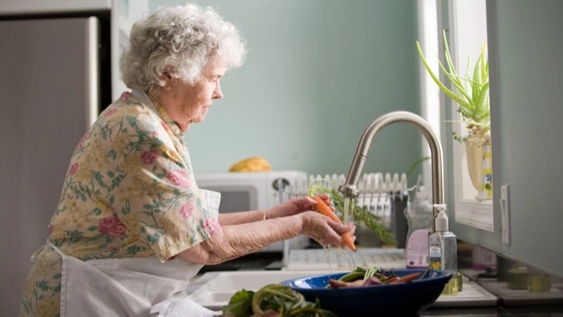 Сотрудники банка спасли накопленный миллион пенсионерки от мошенников на Сахалине