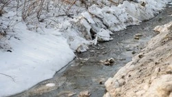 Три бригады рабочих предотвращают подтопления в одном из районов Южно-Сахалинска