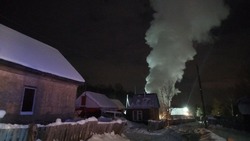 Вспыхнувшую баню в Тымовском спасатели потушили за полтора часа