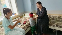 Мальчик, переживший нападение пса в Долинске, идет на поправку