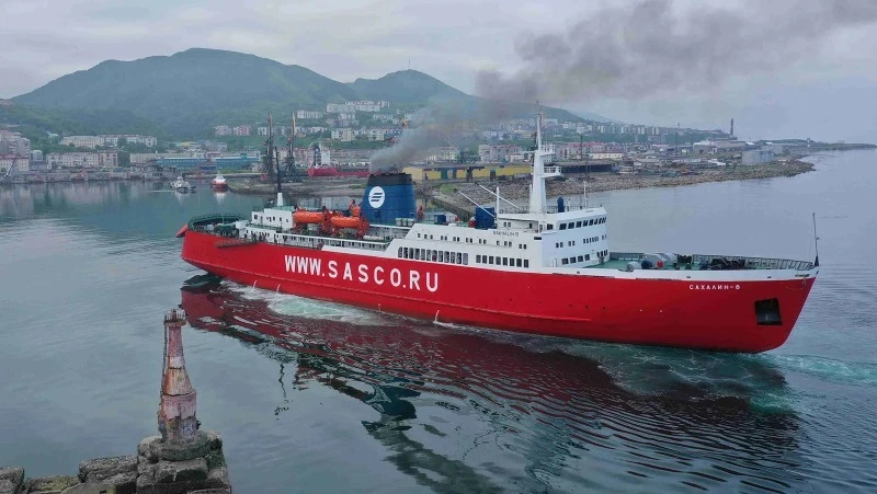 Мазут неизвестного происхождения: «Сахалинское морское пароходство» лишили льготы 82 млн рублей
