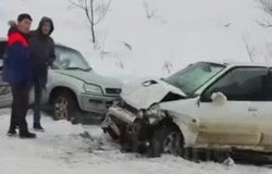 Две иномарки столкнулись на охотской трассе на Сахалине