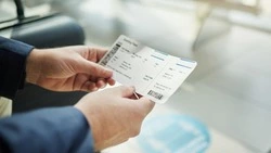 Мошенник из Анивского района выпросил у жертвы 17 тысяч рублей на авиабилеты