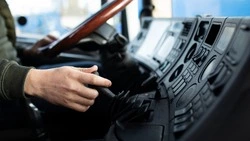 Заключенный из колонии месяцами разъезжал на КамАЗе по поселку на Сахалине