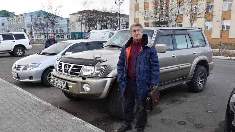 Поронайские депутаты отдали свой служебный автомобиль врачам