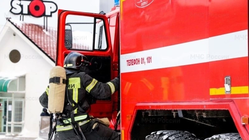 Контейнер для мусора загорелся в Южно-Сахалинске 12 декабря