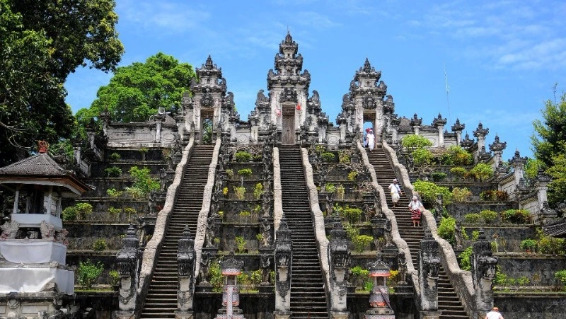 Путевки за рубеж резко подешевели на Сахалине