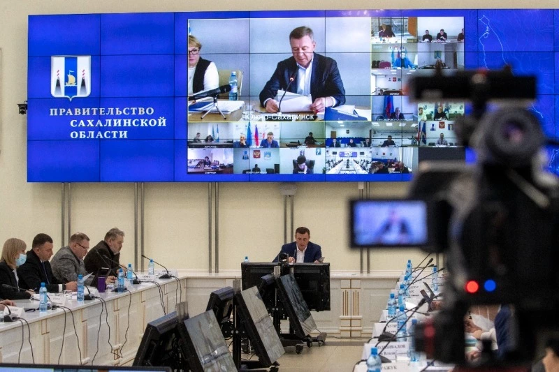 Около тысячи человек и 340 единиц техники устраняют последствия циклона на Сахалине